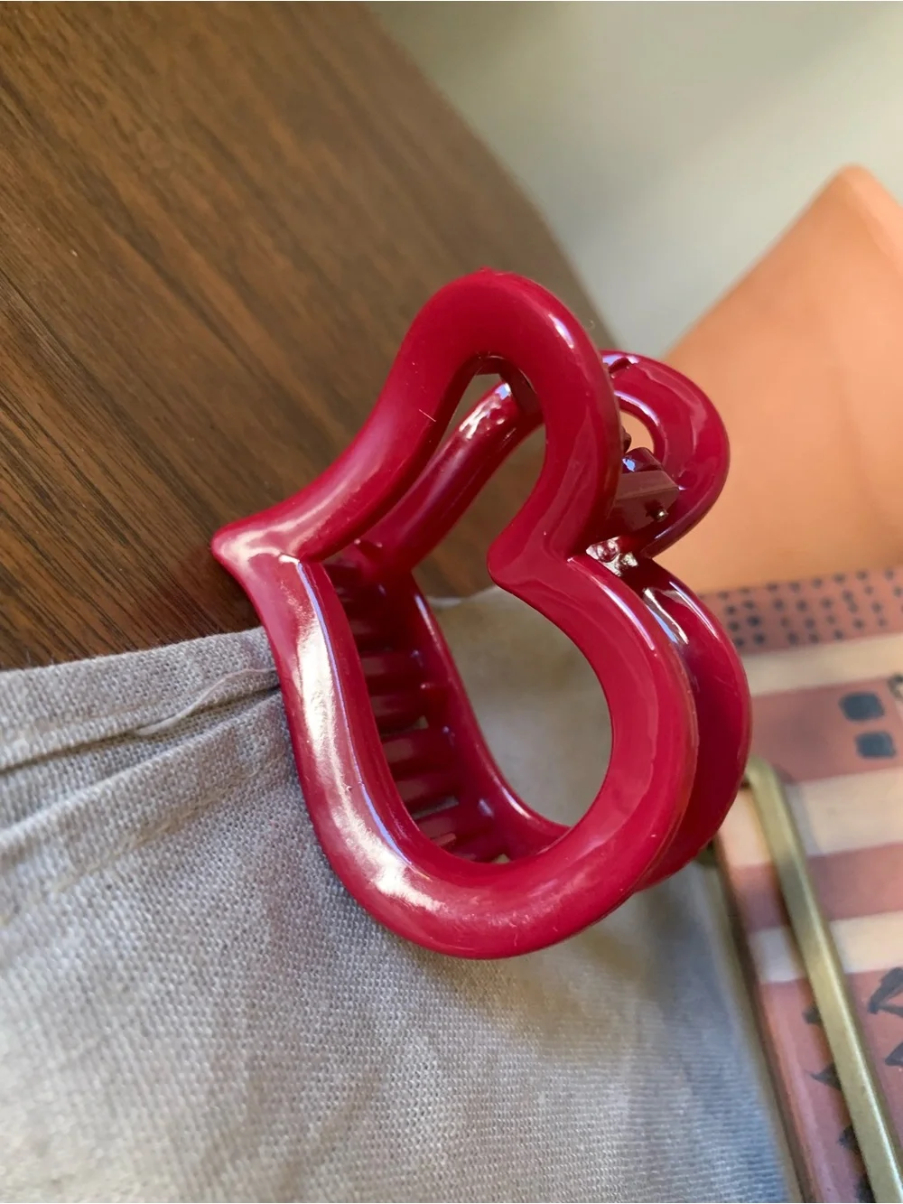 ❤️“All You Need is Love”❤️ Heart Claw Clip